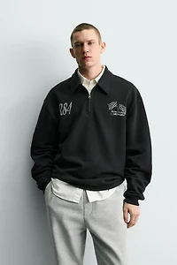 SWEAT COL ZIPPÉ INSCRIPTIONS