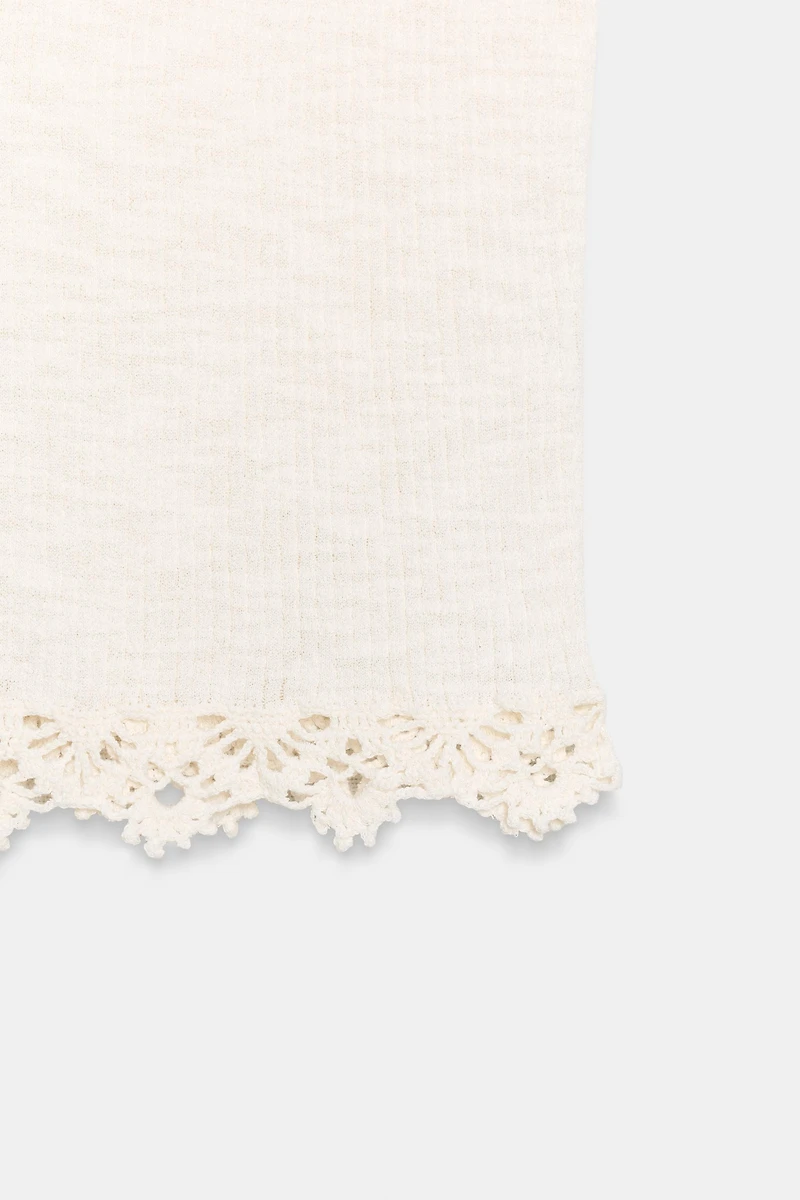 CROCHET HEM KNIT TOP
