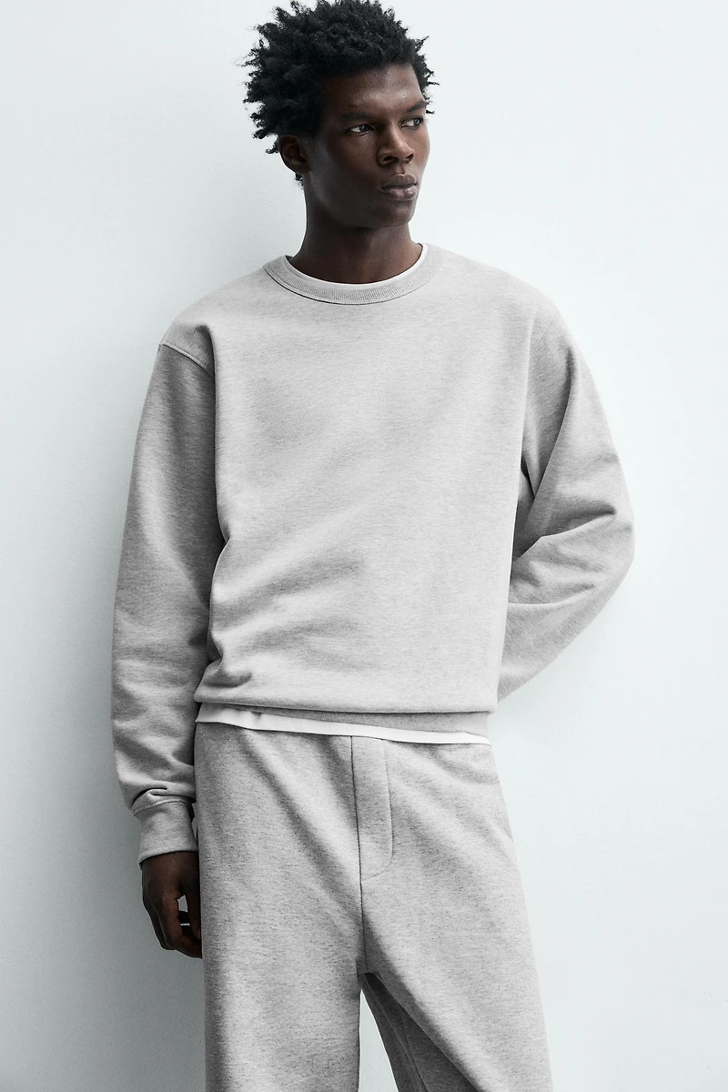 BASIC CREWNECK SWEATSHIRT