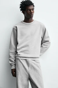 BASIC CREWNECK SWEATSHIRT