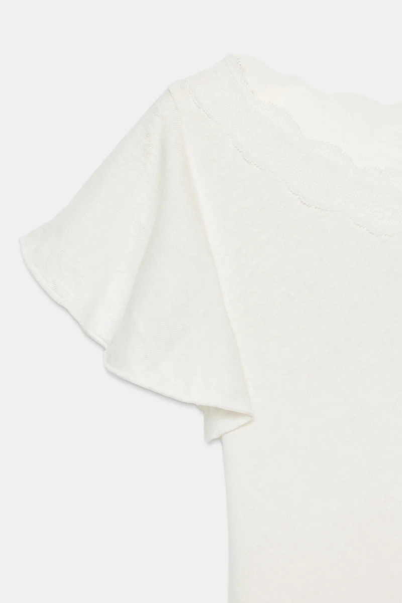 RUFFLED LACE SLEEVE TOP