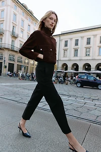 PANTS WITH A HIGH WAIST