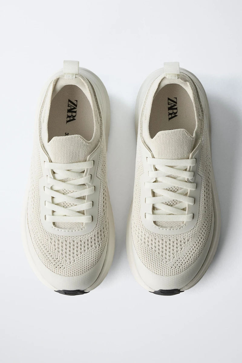 SNEAKERS WITH DETAILED SOLE
