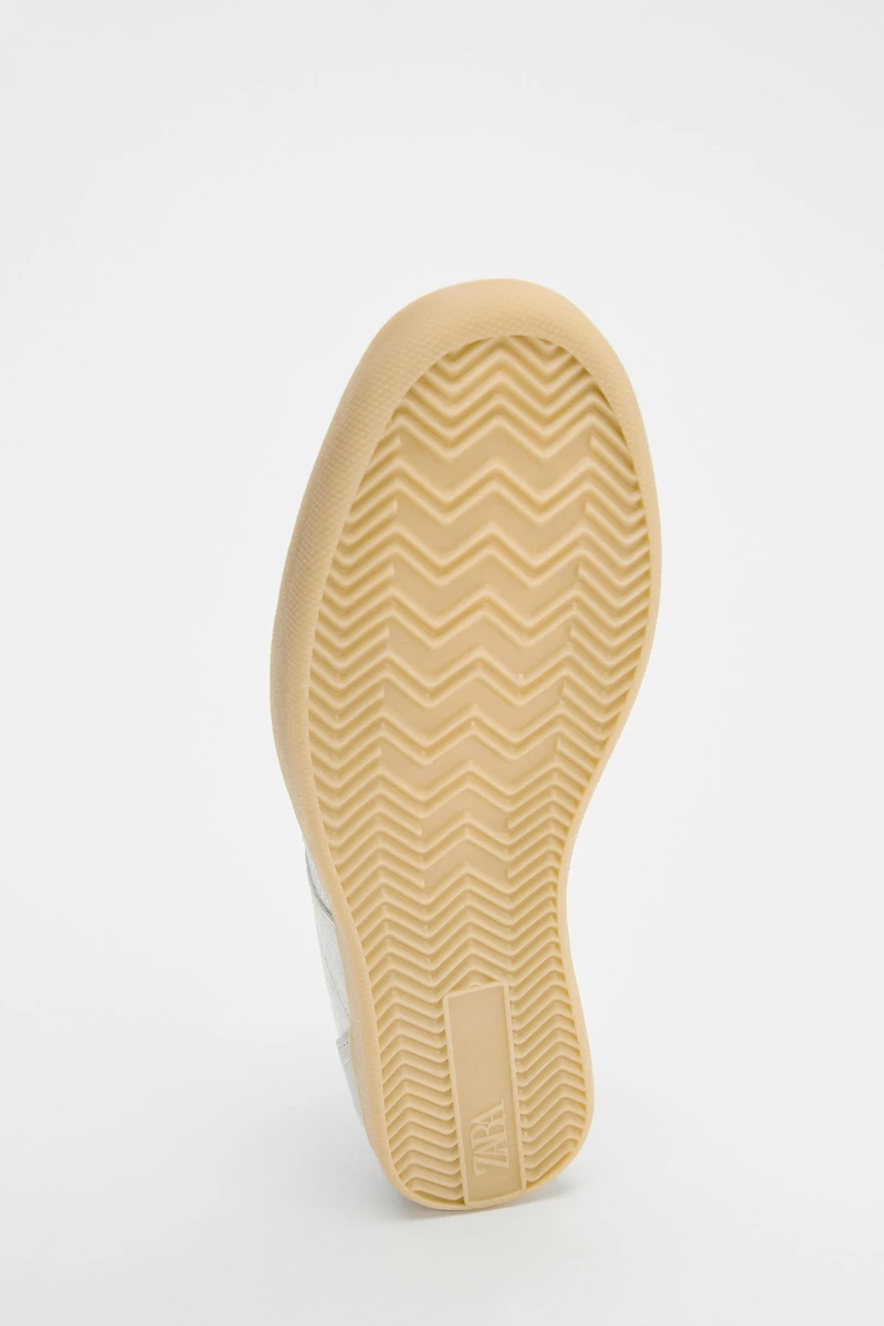 ATHLETIC SHOES