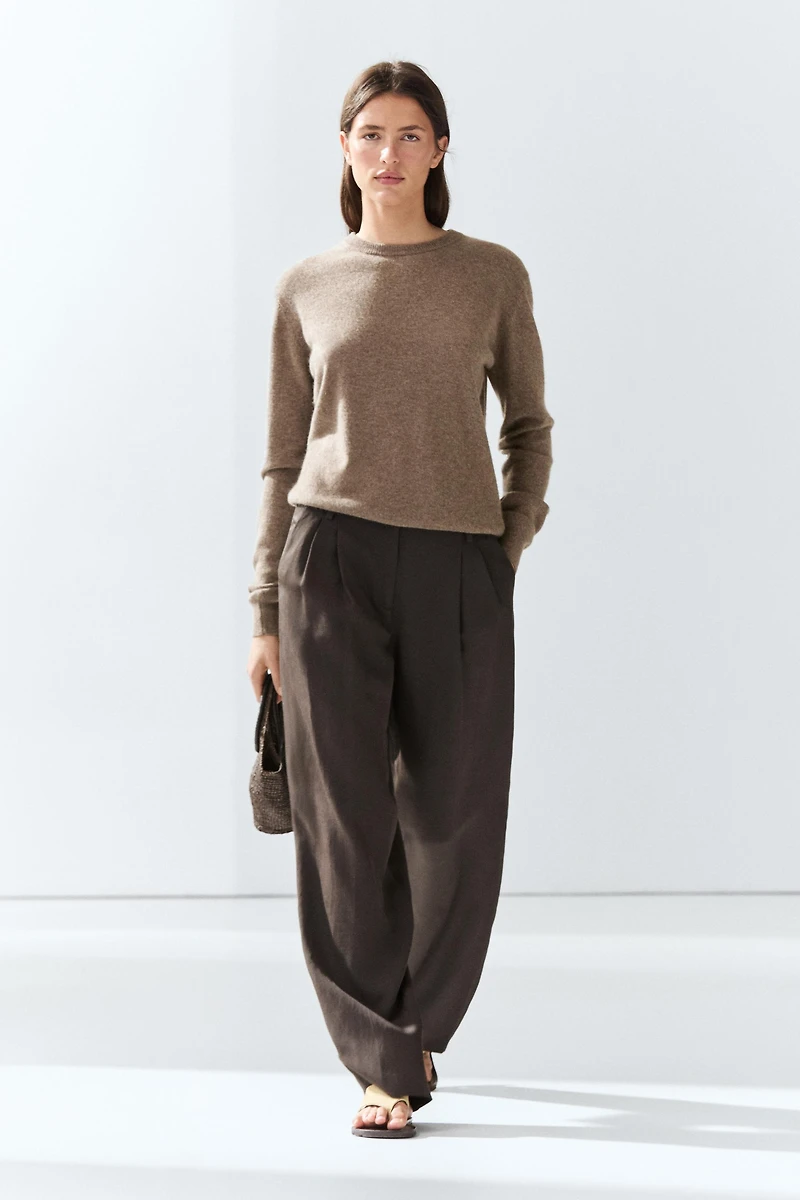 100% cashmere long sleeve sweater