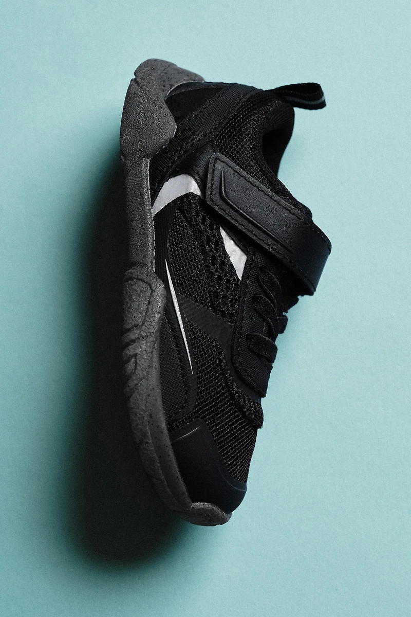 BAREFOOT SNEAKERS