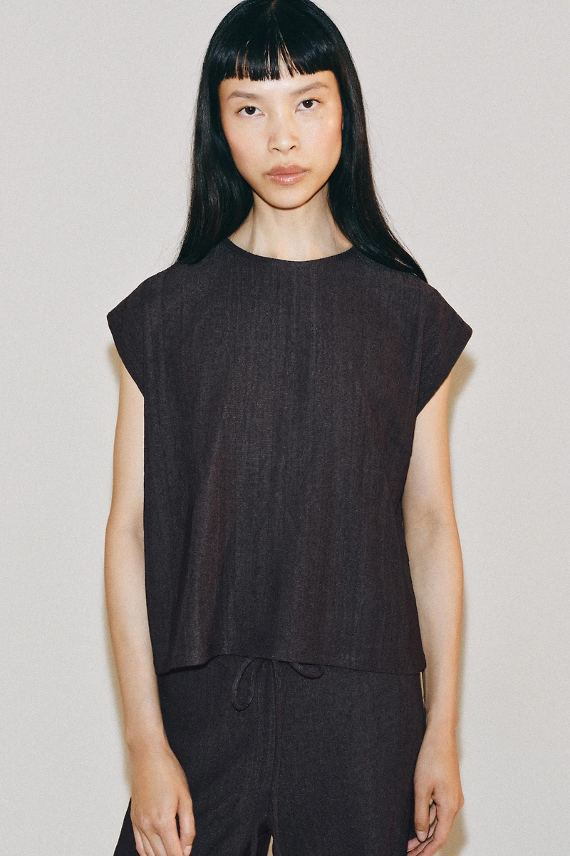 RUSTIC SLEEVELESS TOP