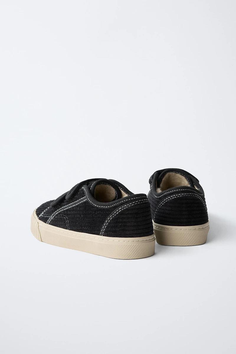 TENNIS EN COTON CÔTELÉ AVEC INTÉRIEUR MOUTONNÉ