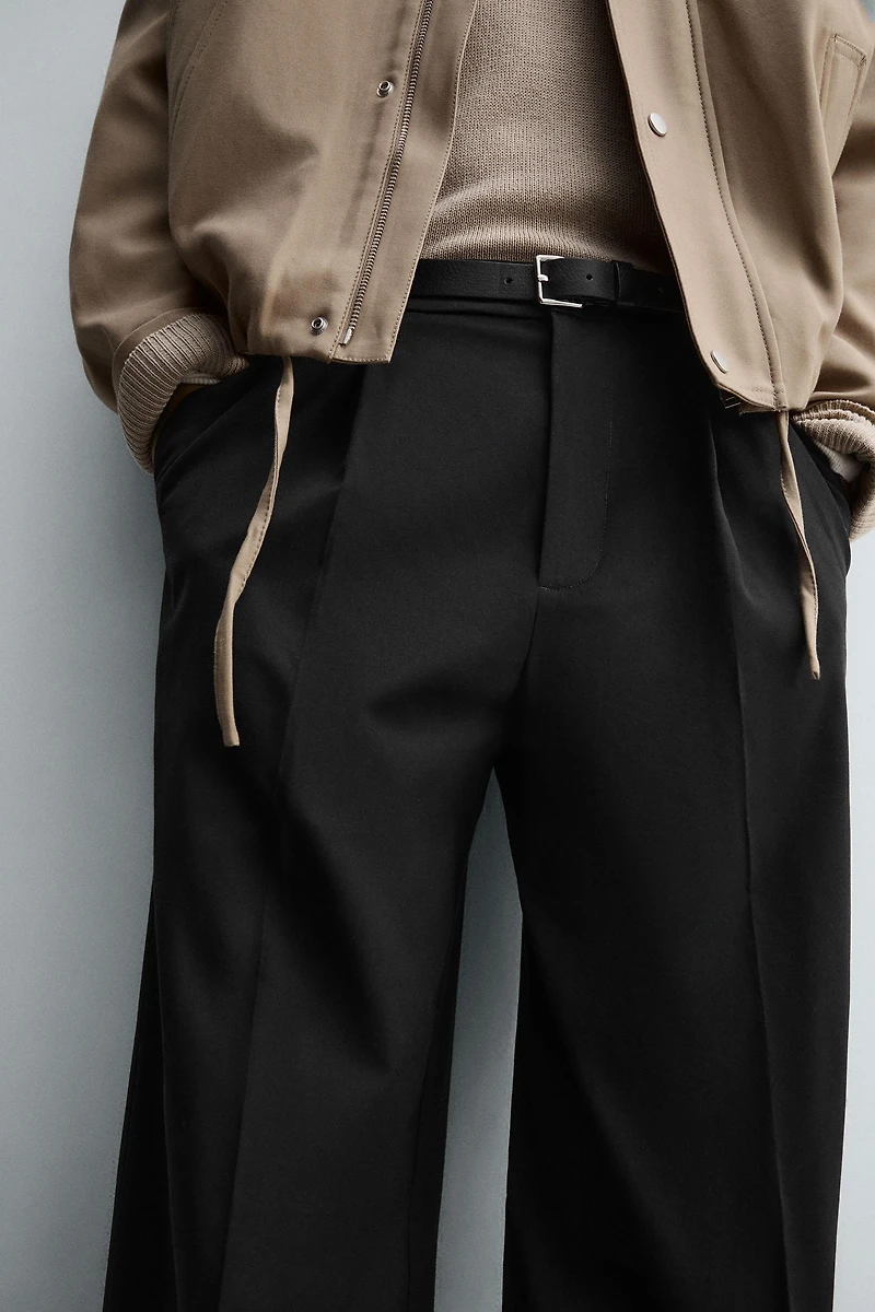 TEXTURED PLEATED PANTS