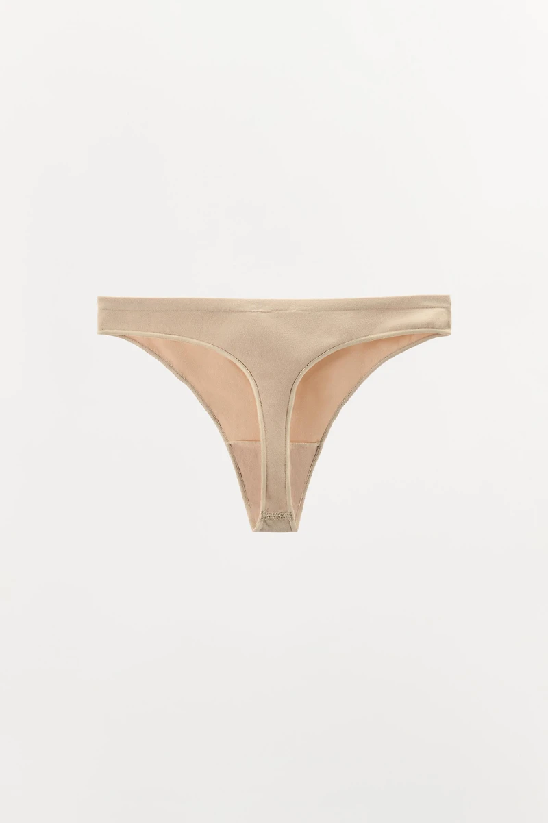 SEAMLESS SOLID THONG
