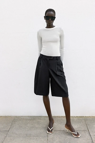 LONG PLEATED BERMUDA SHORTS