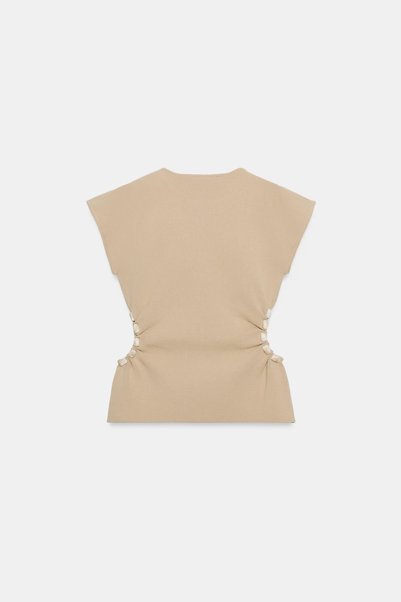 TOP EN MAILLE AJOURÉ AVEC PERLES