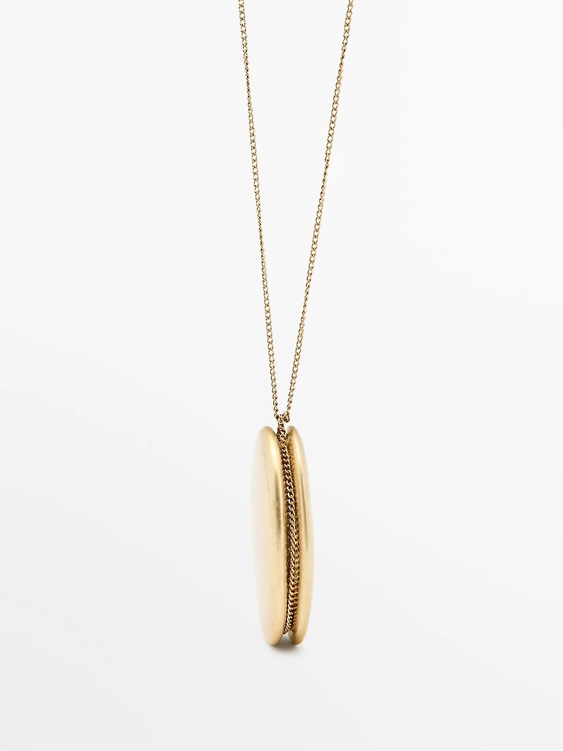 Necklace with metal piece