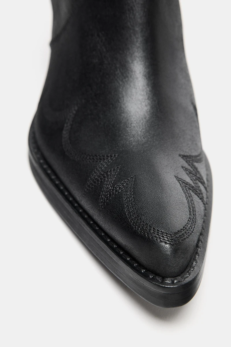 BOTTINES EN CUIR AVEC SURPIQÛRES COW-BOY