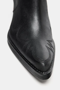 BOTTINES EN CUIR AVEC SURPIQÛRES COW-BOY