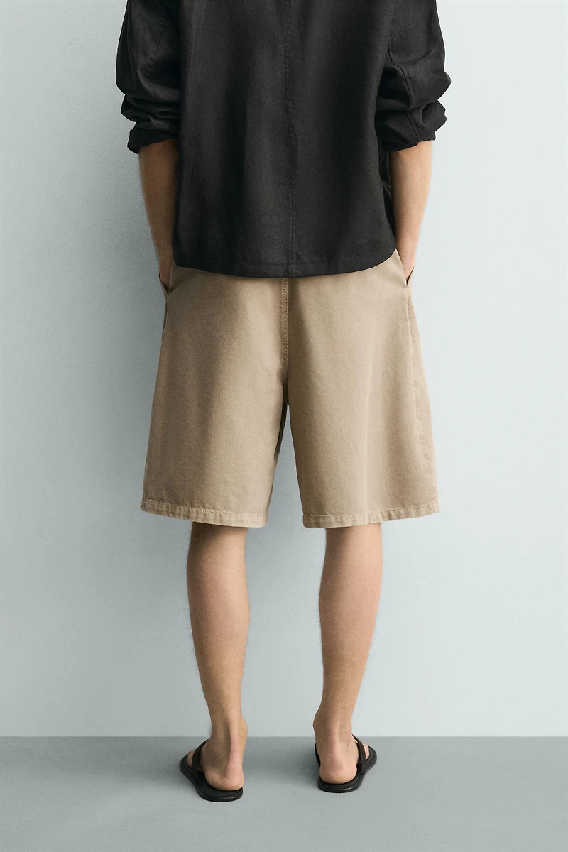 RELAXED FIT PLEATED SHORTS