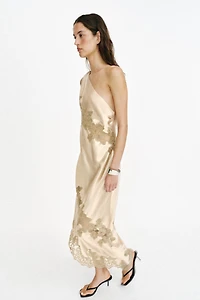 ROBE STYLE LINGERIE ASYMÉTRIQUE