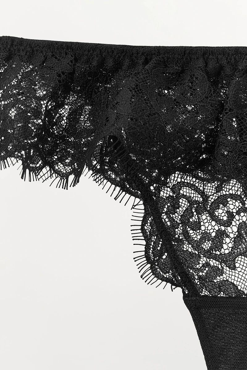 RUFFLED LACE THONG
