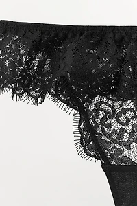 RUFFLED LACE THONG
