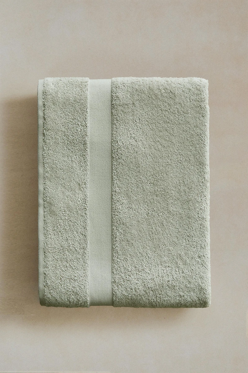 PREMIUM COTTON BATH TOWEL (600 GxM²)