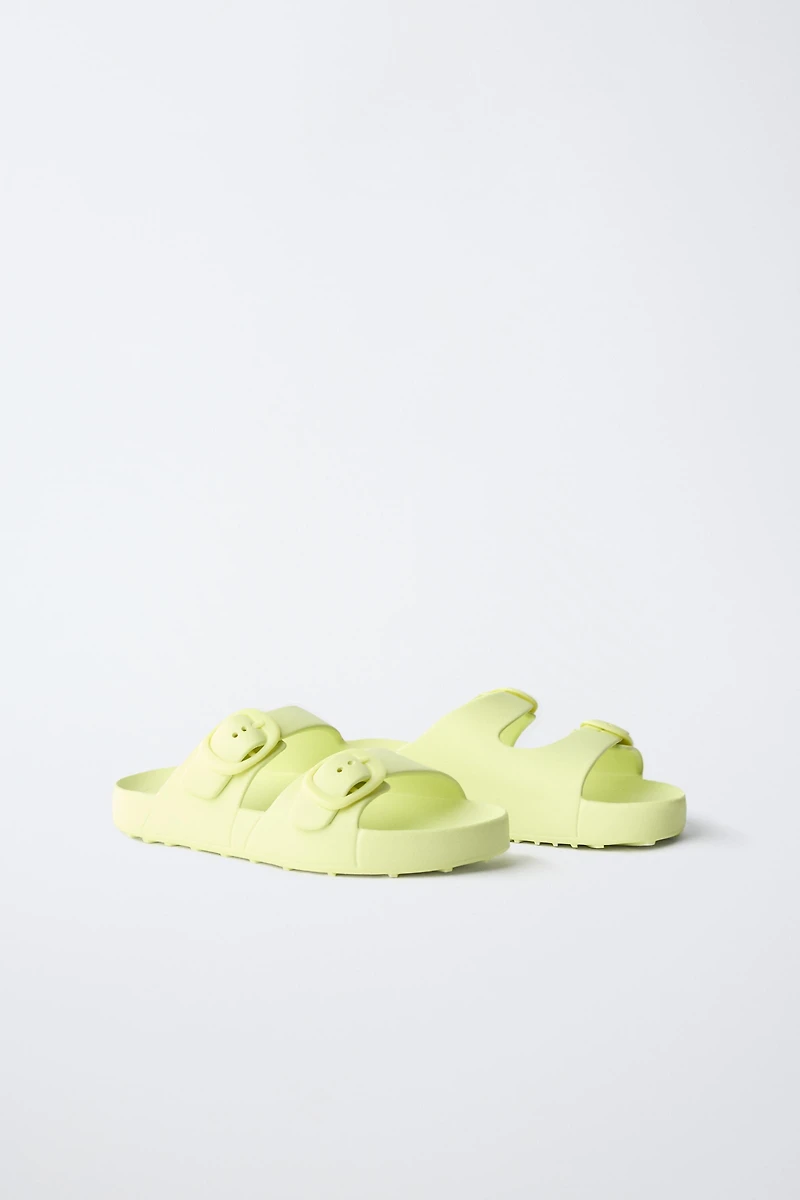 RUBBERIZED BUCKLED SANDALS