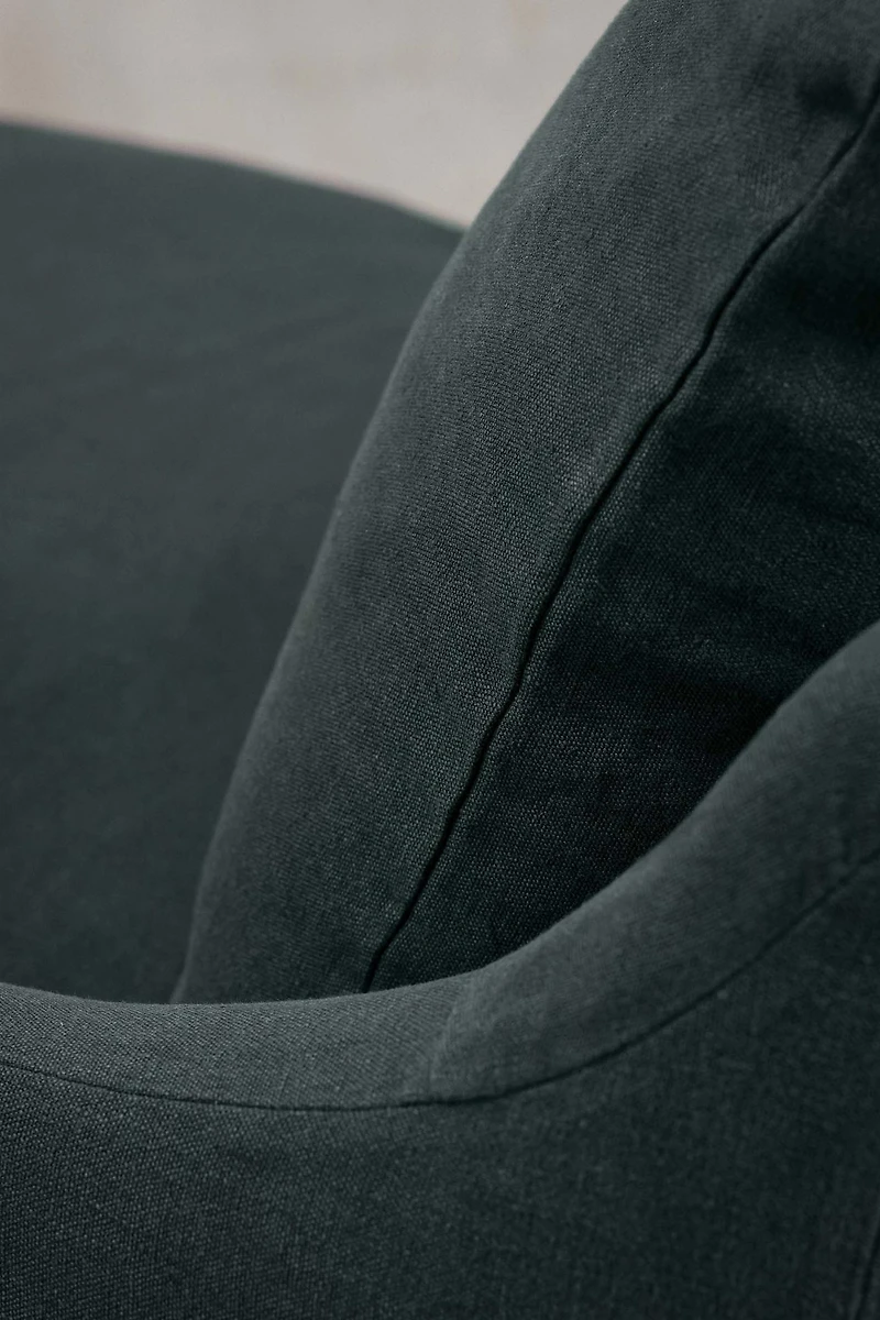 LOVE SEAT 01
