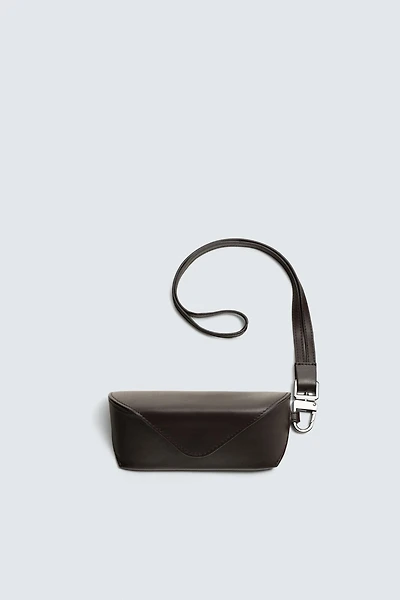 ÉTUI À LUNETTES EN CUIR