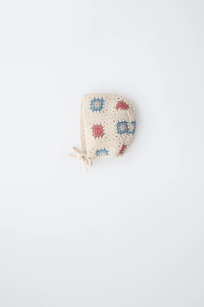 GEOMETRIC PRINT CROCHET BONNET