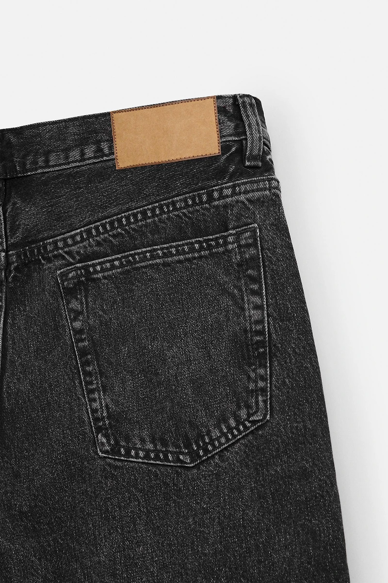 STRAIGHT FIT JEANS