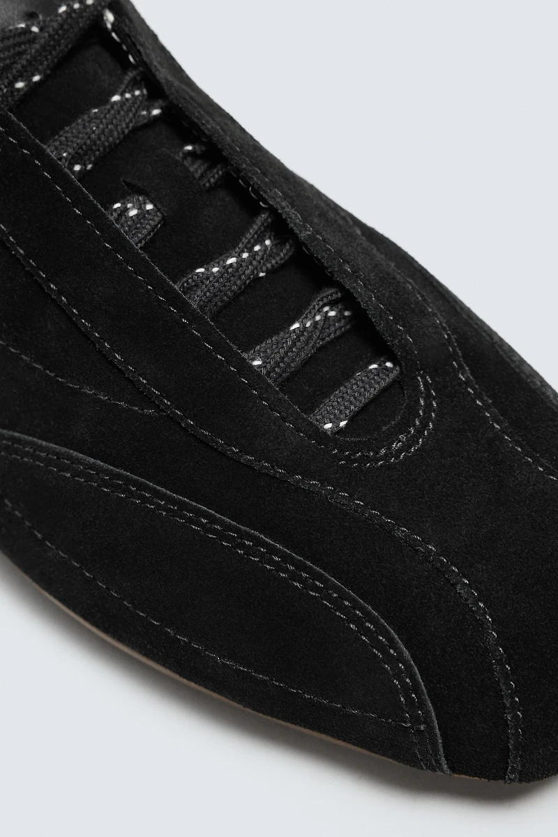 CHAUSSURE EN CUIR À SEMELLE ULTRA-FINE