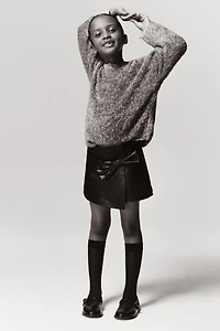 JUPE-SHORT AVEC NŒUD EN MATIÈRE SYNTHÉTIQUE