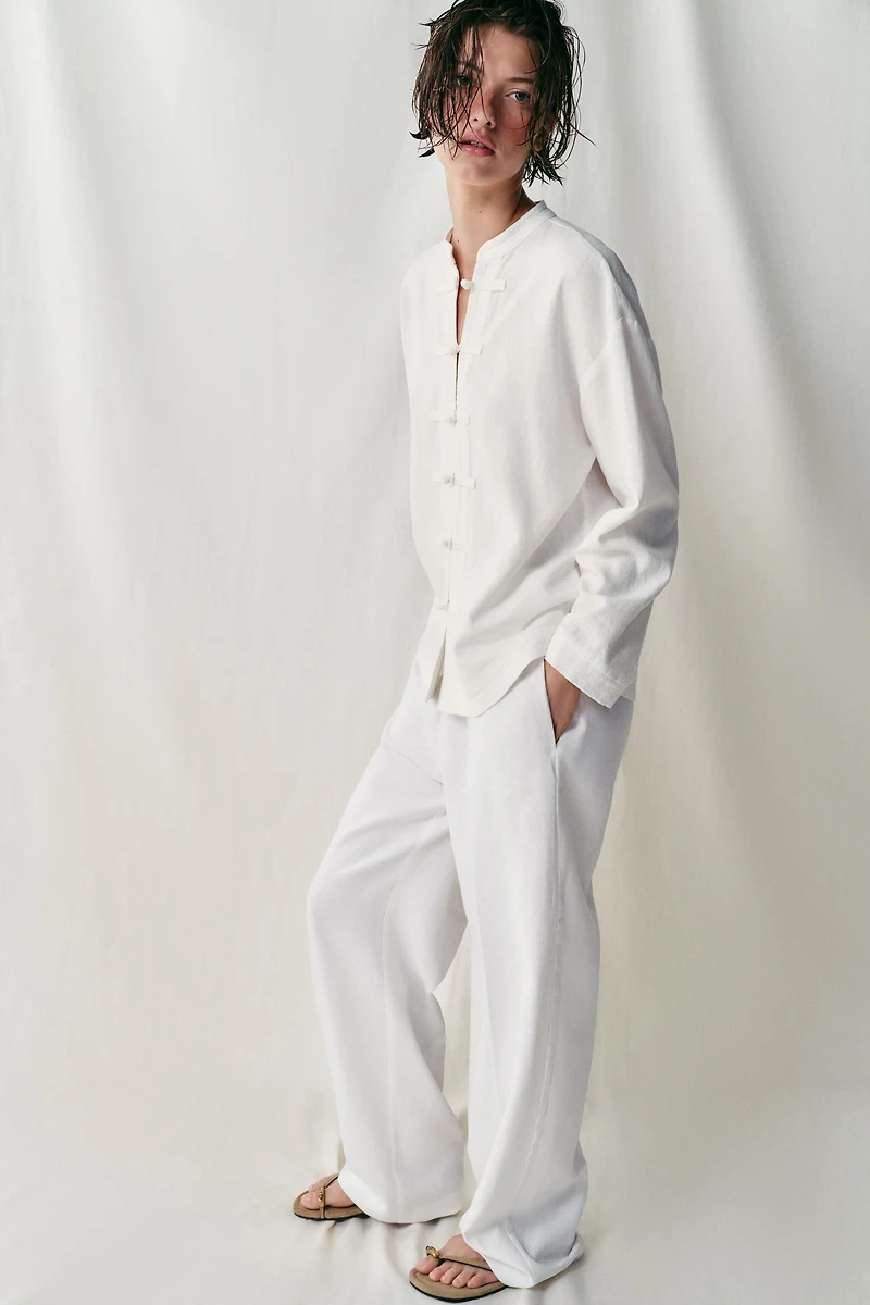 LINEN OVERSIZED SHIRT WITH FROG FASTENING
