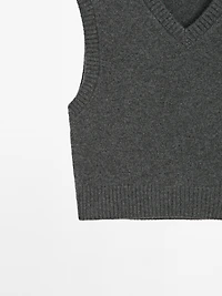 100% cashmere V-neck vest