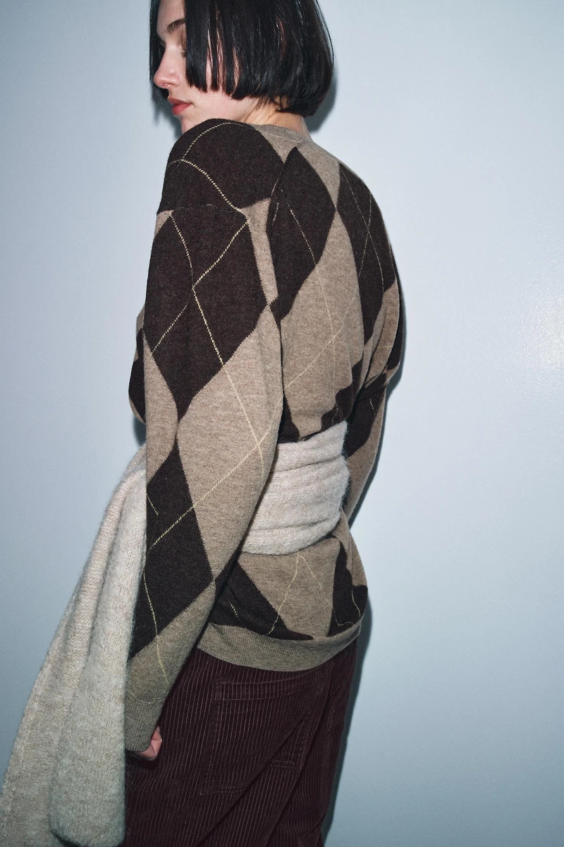 100% WOOL DIAMOND JUMPER