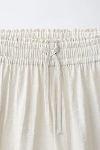 PANTALON À JAMBES LARGES EFFET FROISSÉ