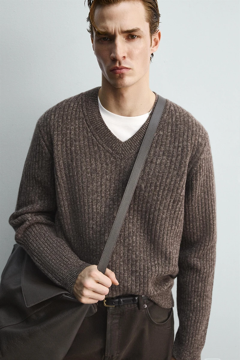RIBBED V-NECK SWEATER LIMITED EDITION