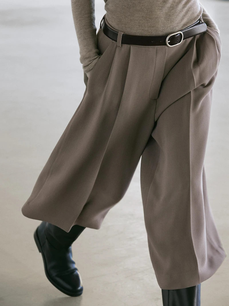 Flowing long wide-leg Bermuda shorts