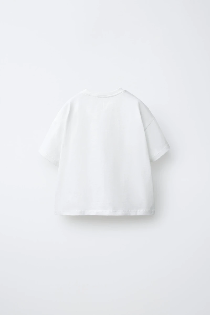 T-SHIRT À FLEURS CROCHET APPLIQUÉES
