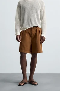 BERMUDA COUPE DÉCONTRACTÉE PLIS