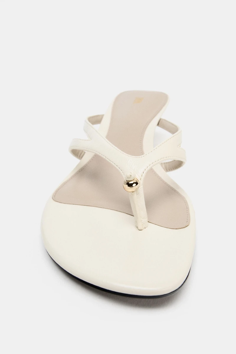 LEATHER SANDALS WITH DETAIL