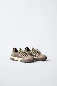 SOCK-STYLE ATHLETIC SNEAKERS