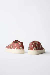 LACE-UP SNEAKERS