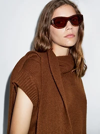 Veste sans manches en maille à col V et écharpe
