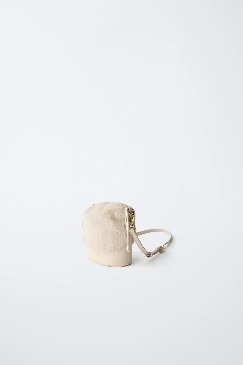 FAUX FUR BUCKET BAG