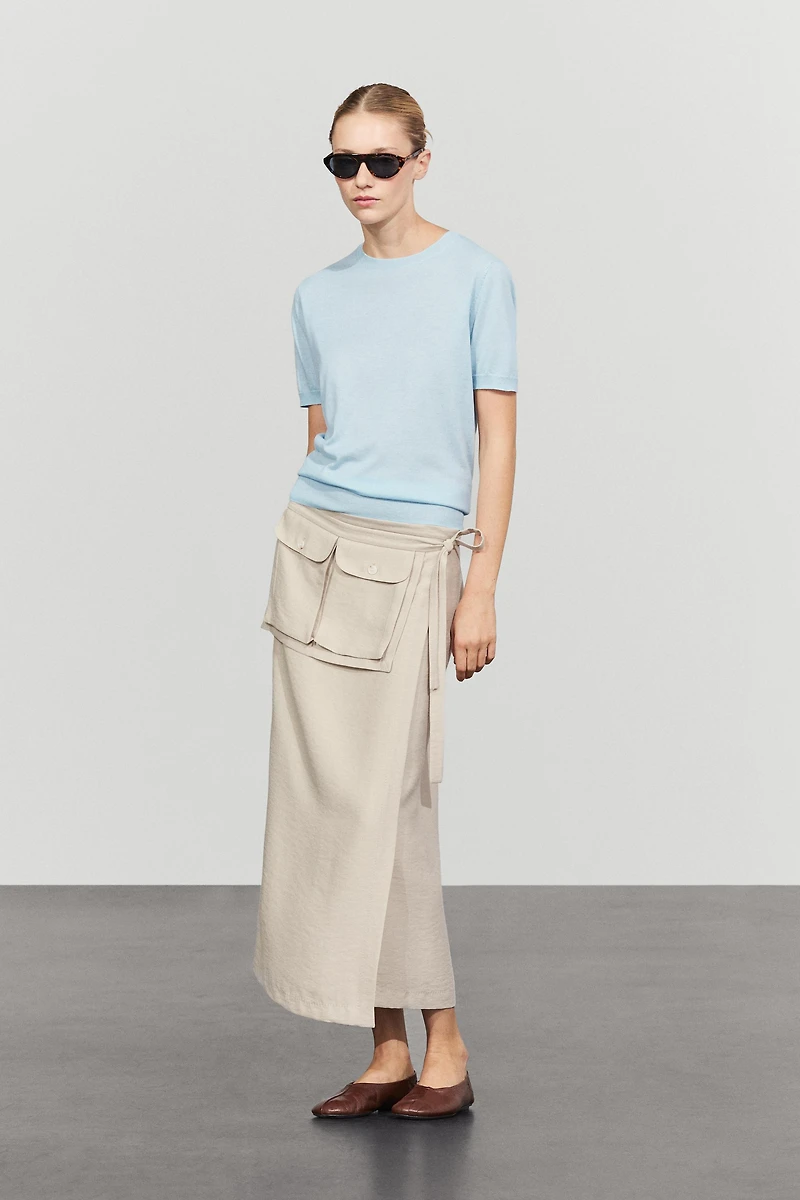 Short-sleeve fine-knit sweater