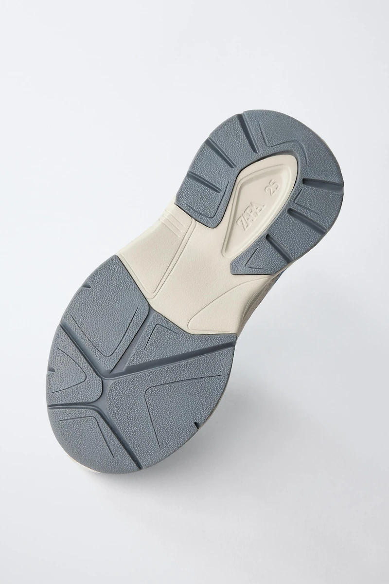 ATHLETIC SNEAKERS