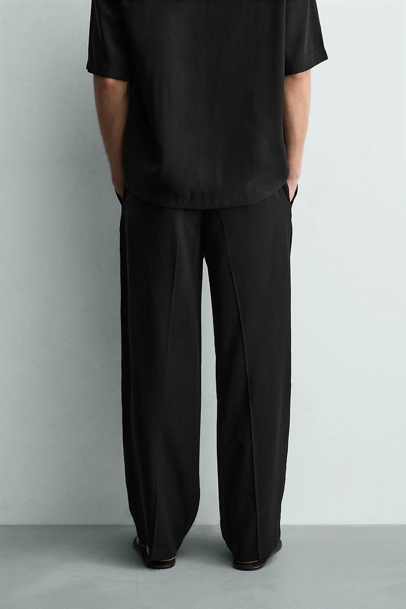 FLOWY RELAXED FIT PLEATED PANTS