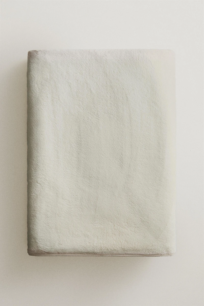 FLEECE BLANKET