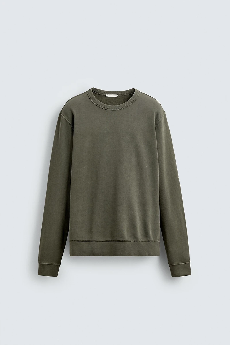 BASIC CREWNECK SWEATSHIRT