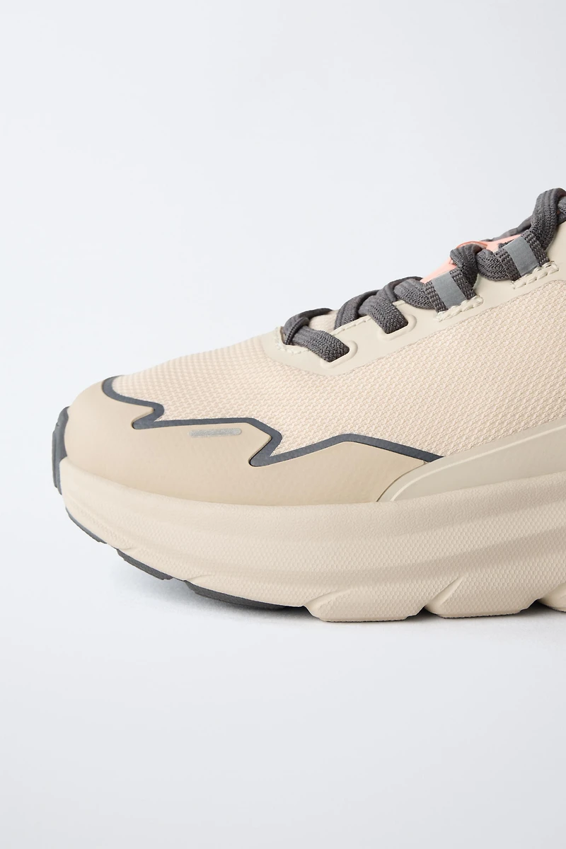 SNEAKER WITH SOLE DETAIL